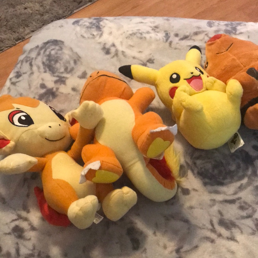4 Pokémon plushies